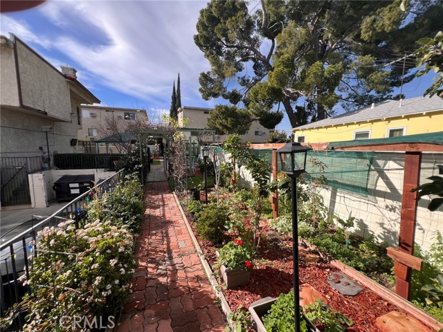 Detail Gallery Image 43 of 49 For 13243 Vanowen #2,  North Hollywood,  CA 91605 - 2 Beds | 3 Baths