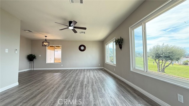 Detail Gallery Image 3 of 31 For 10079 Chisholm Trl, Cherry Valley,  CA 92223 - 2 Beds | 2 Baths