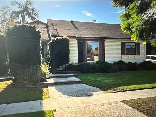 2409 Ostrom Avenue, Long Beach, California 90815, 4 Bedrooms Bedrooms, ,2 BathroomsBathrooms,Single Family Residence,For Sale,Ostrom,RS24067527