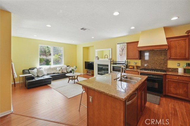 Detail Gallery Image 10 of 50 For 19540 Ellis Henry Ct, Newhall,  CA 91321 - 5 Beds | 3 Baths
