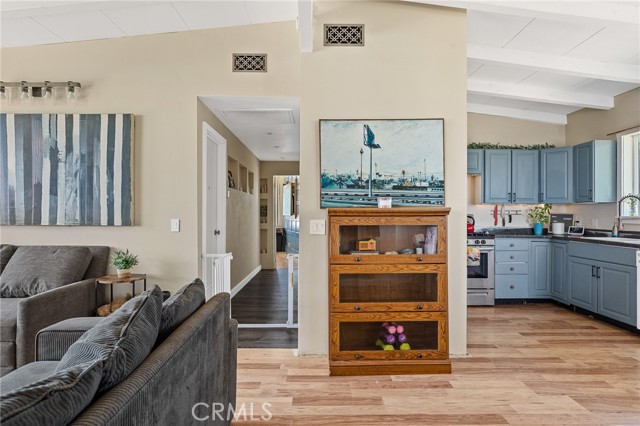 678ab57c 4e38 40f9 80c9 B38672243c11