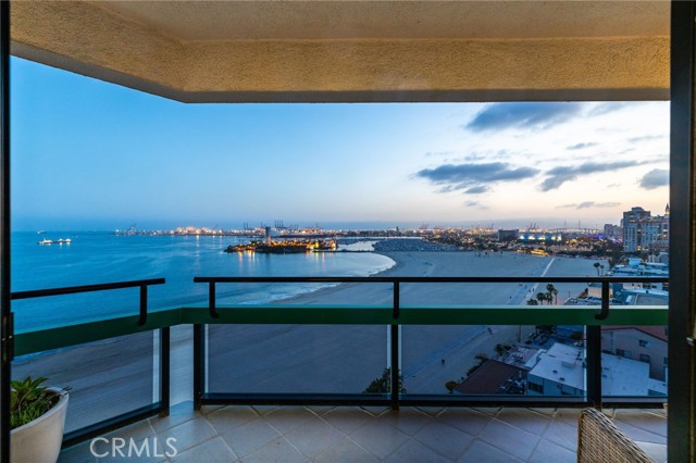 Detail Gallery Image 2 of 47 For 1310 E Ocean Bld #1403,  Long Beach,  CA 90802 - 2 Beds | 3 Baths