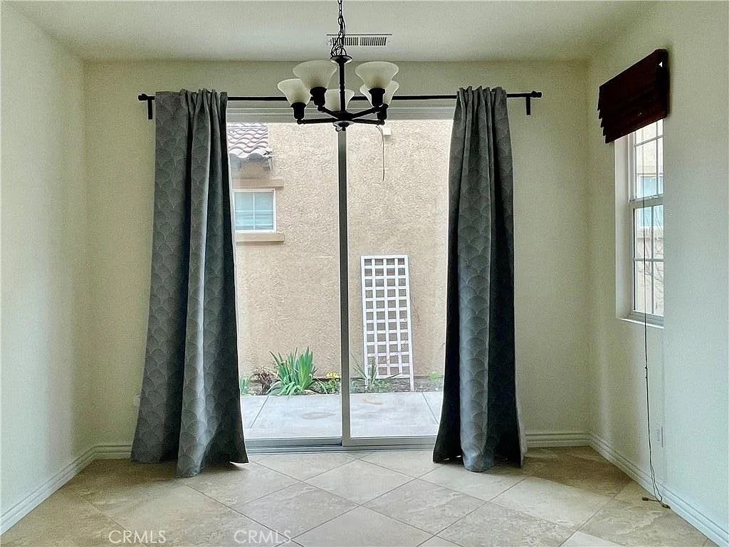 https://media.crmls.org/medias/678beb51-a9ee-445a-aa09-767f03796ee4.jpg?preset=X-Large