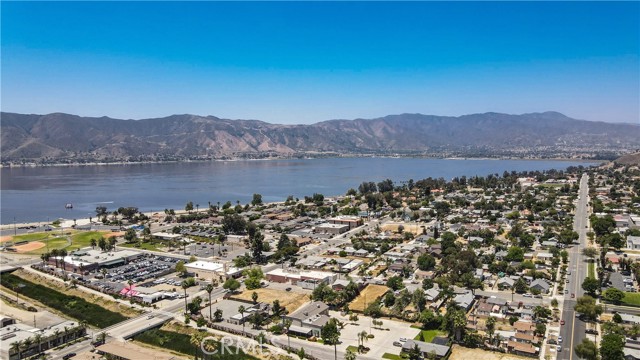 120 W Heald Avenue, Lake Elsinore CA: https://media.crmls.org/medias/678cf560-4551-41fd-b31c-3e5c822da96d.jpg