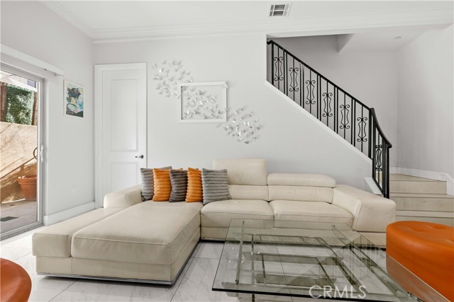 Detail Gallery Image 23 of 69 For 6920 Valmont #5,  Tujunga,  CA 91042 - 4 Beds | 3 Baths