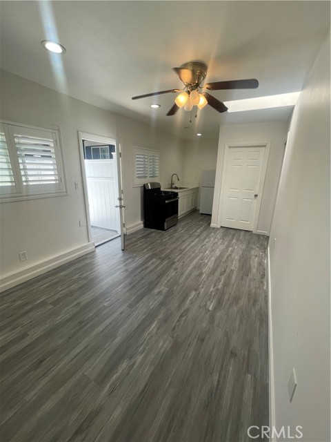 7844 Nevada Avenue, Canoga Park CA: https://media.crmls.org/medias/678db0ab-ec6c-497b-9010-2f1f8b4d3778.jpg
