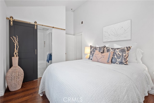 409 Utica Avenue, Huntington Beach CA: https://media.crmls.org/medias/678ef6a1-3b26-49c6-ac04-d6c07f138e29.jpg