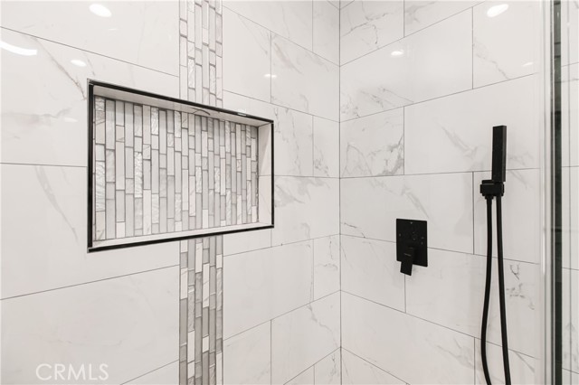 10915 Whitaker Avenue, Granada Hills CA: https://media.crmls.org/medias/678f9876-3f14-4572-9069-8124852ec069.jpg