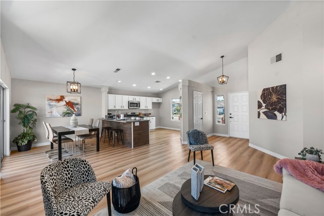 37011 Zinnia Street, Palmdale CA: https://media.crmls.org/medias/678fcca0-4cac-40ae-83ad-217839d7c844.jpg