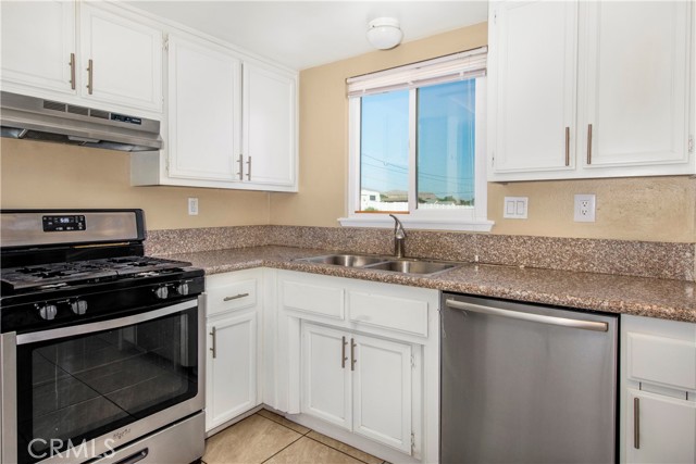 14317 Jicarilla Road, Apple Valley CA: https://media.crmls.org/medias/67911744-9076-49a1-8b8f-24a1204fbbcf.jpg