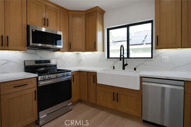 Detail Gallery Image 5 of 52 For 1307 Greenwood Ave, Torrance,  CA 90503 - 6 Beds | 5/1 Baths