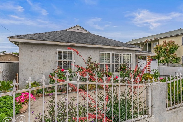 922 Glenoaks Boulevard photo 3