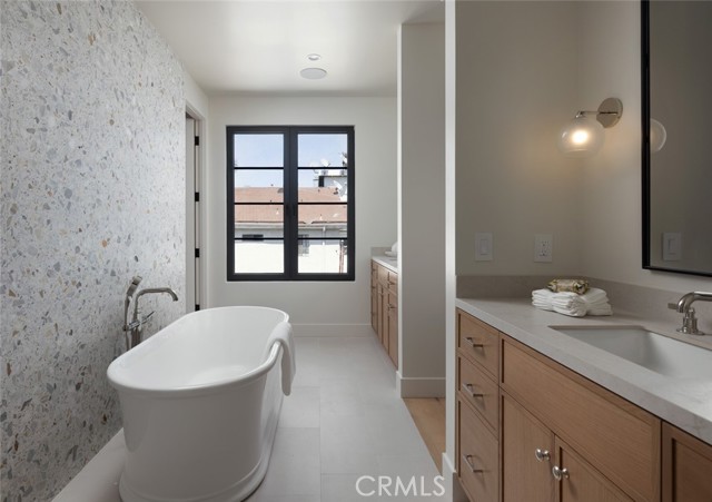 1594 Redlands Place, Costa Mesa CA: https://media.crmls.org/medias/6791a1cd-a3ac-488a-94c7-7bed6045de21.jpg