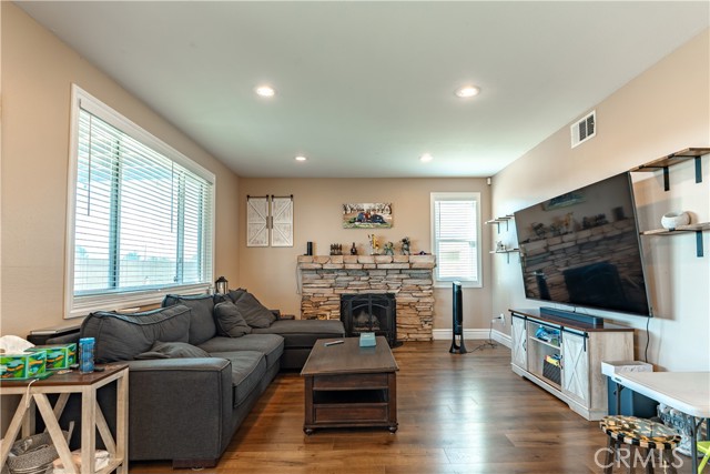Detail Gallery Image 9 of 25 For 1217 W Avenue H7, Lancaster,  CA 93534 - 5 Beds | 3 Baths