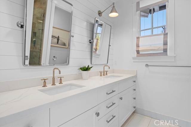 Image 43 of 62 For 910 28th Street