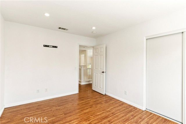 27220 Sterling Grove Lane, Canyon Country CA: https://media.crmls.org/medias/679317ca-9679-4a71-b170-6881e12ce5f0.jpg