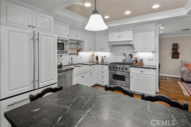 21761 Tahoe Lane, Lake Forest CA: https://media.crmls.org/medias/67933f09-bc9d-4671-8425-f67bc9256fbf.jpg