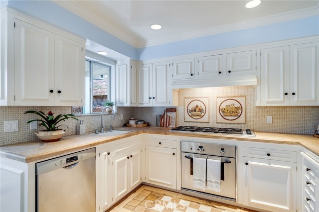 Detail Gallery Image 21 of 30 For 360 Diamond St, Laguna Beach,  CA 92651 - 4 Beds | 3 Baths