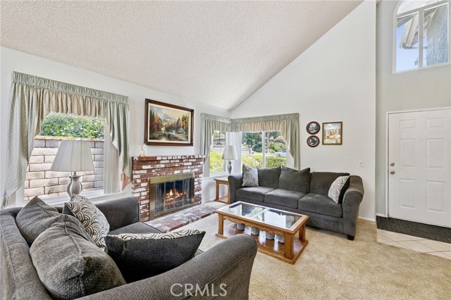 1251 Shakespeare Drive, Riverside CA: https://media.crmls.org/medias/6794e24e-5876-4472-bf58-83cc38ba16cd.jpg