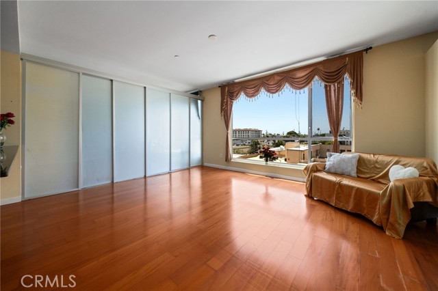285 W. 6th Street, Unit #527, San Pedro CA: https://media.crmls.org/medias/67963097-3e1e-4f17-9f83-1f5b148cf169.jpg