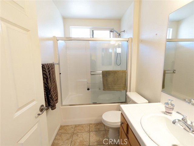Detail Gallery Image 12 of 15 For 15721 Cobalt St #113,  Sylmar,  CA 91342 - 3 Beds | 2/1 Baths