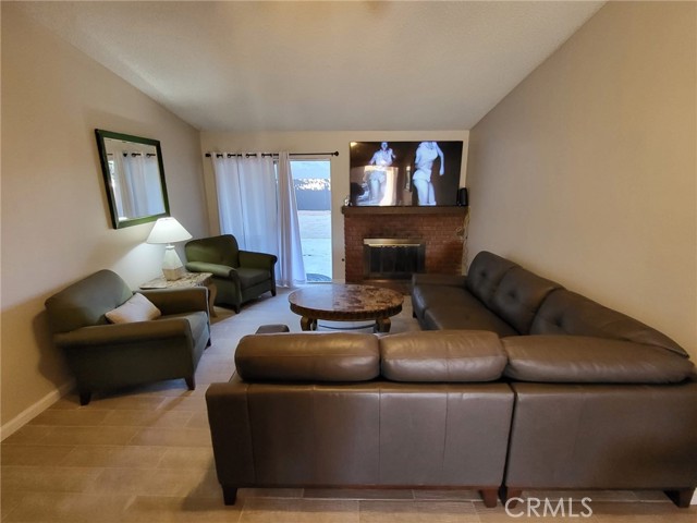 Detail Gallery Image 3 of 8 For 44025 Glenraven, Lancaster,  CA 93535 - 3 Beds | 2 Baths