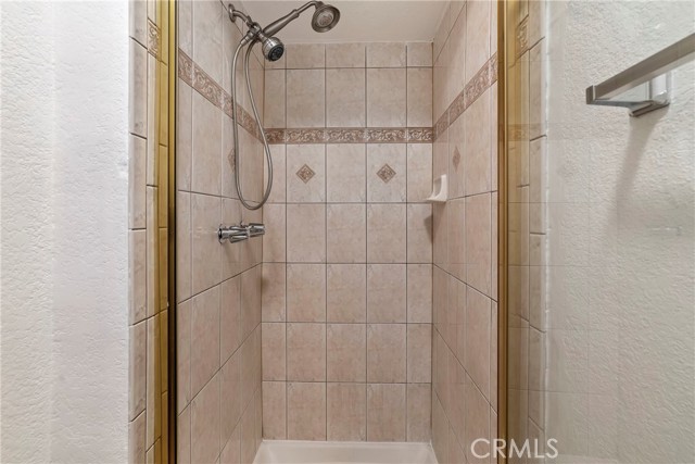 Detail Gallery Image 15 of 27 For 7625 Reseda Bld #104,  Reseda,  CA 91335 - 3 Beds | 2 Baths