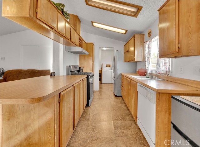 1401 W 9th Street, Pomona CA: https://media.crmls.org/medias/6796e48a-1e0f-4ddd-84da-0d709959c9a8.jpg