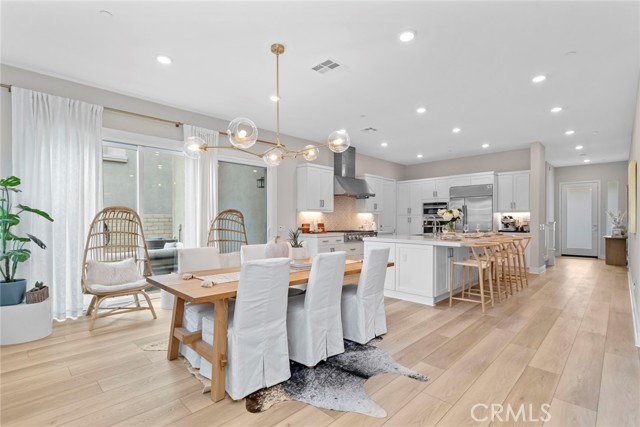 Detail Gallery Image 16 of 74 For 27018 California Ct, Valencia,  CA 91381 - 4 Beds | 4/1 Baths