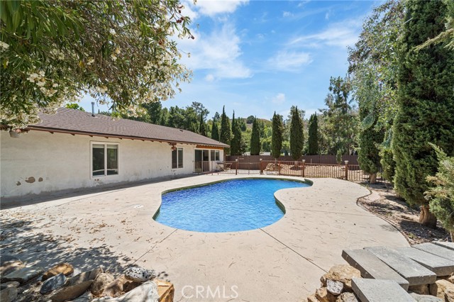 4005 Joelton Drive, Agoura Hills CA: https://media.crmls.org/medias/6798bc5f-6e82-4aab-b545-6b062f0ae364.jpg