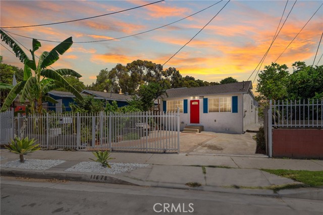 11678 Willowbrook Avenue, Los Angeles CA: https://media.crmls.org/medias/679a0825-012c-440b-a751-fd431c507c85.jpg