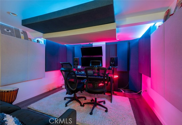 Detail Gallery Image 18 of 38 For 6436 Day St, Tujunga,  CA 91042 - 5 Beds | 4 Baths