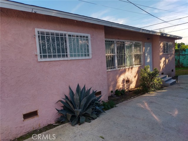 Detail Gallery Image 2 of 22 For 1512 W 103rd, Los Angeles,  CA 90047 - 4 Beds | 2 Baths