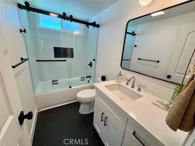 1502 W Hemlock Way, Santa Ana CA: https://media.crmls.org/medias/679af62d-379f-4db2-a9bb-435b6490243f.jpg
