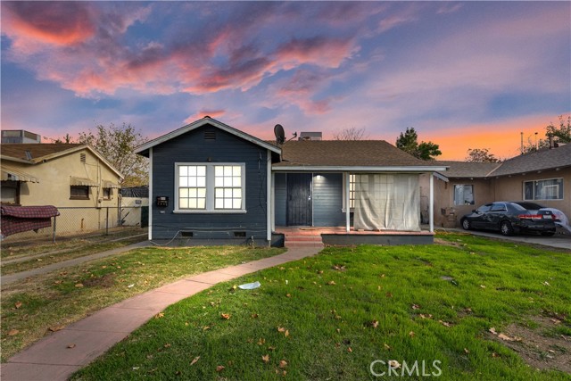 Detail Gallery Image 1 of 8 For 500 L St, Bakersfield,  CA 93304 - – Beds | – Baths