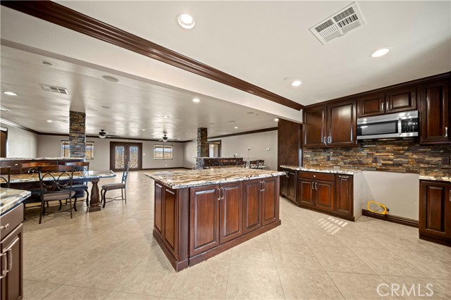 Detail Gallery Image 15 of 33 For 13071 Irone Ave, Rosamond,  CA 93560 - 6 Beds | 4 Baths