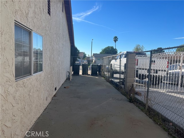 Detail Gallery Image 5 of 5 For 17556 San Jacinto Ct, Fontana,  CA 92336 - 4 Beds | 2 Baths