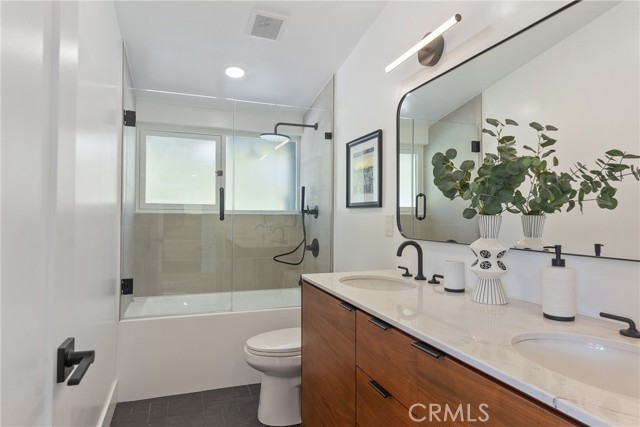 Detail Gallery Image 14 of 46 For 6909 De Celis Pl, Van Nuys,  CA 91406 - 3 Beds | 2 Baths