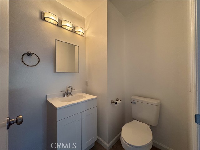 Detail Gallery Image 20 of 22 For 19351 Strathern, Reseda,  CA 91335 - 4 Beds | 2 Baths