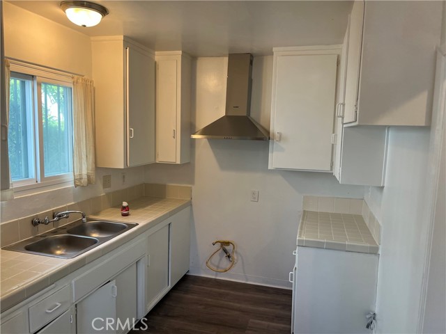 Detail Gallery Image 3 of 9 For 10427 Van Ness Ave #1,  Inglewood,  CA 90303 - 2 Beds | 1 Baths