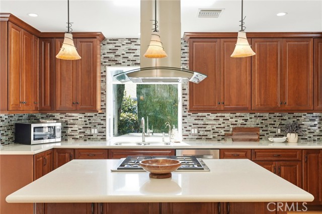 Detail Gallery Image 12 of 39 For 1025 N Screenland Dr, Burbank,  CA 91505 - 3 Beds | 2 Baths