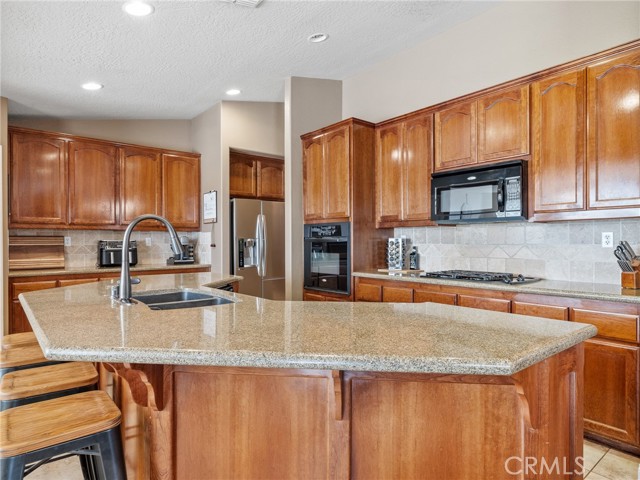 15454 Mustang Avenue, Apple Valley CA: https://media.crmls.org/medias/67a0b73c-d97e-4550-b2a4-0553da266fb7.jpg