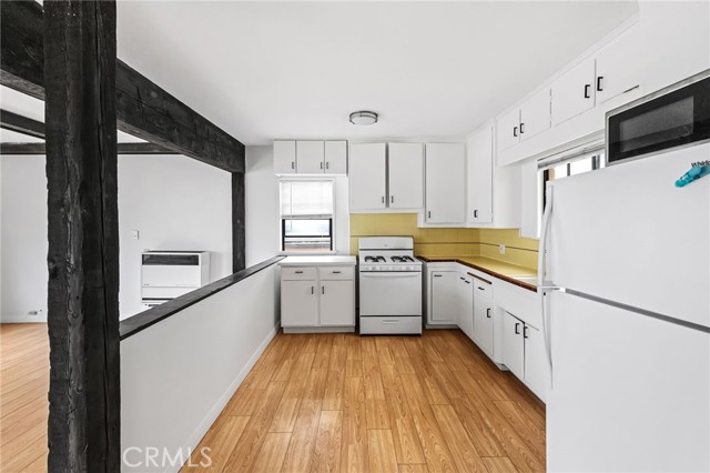 1634 Bayview Drive, Hermosa Beach CA: https://media.crmls.org/medias/67a1b641-1448-4449-b8f2-9a3197581a7d.jpg