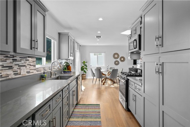 2408 Ives Lane, Redondo Beach, California 90278, 3 Bedrooms Bedrooms, ,Residential,Sold,Ives,SB21202682