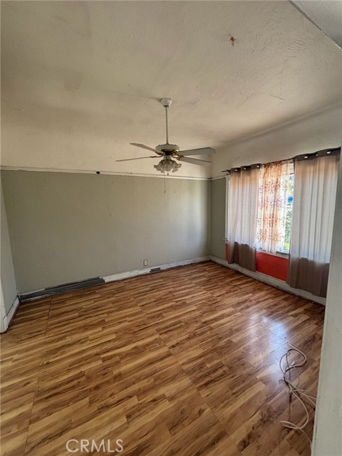 127 E Avenue 45, Los Angeles CA: https://media.crmls.org/medias/67a1e099-4be5-4dc8-bcbd-4ad412579d27.jpg