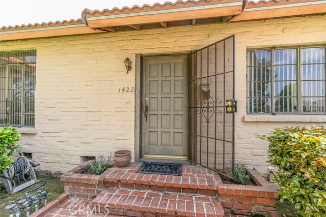 1422 W Riverside Drive, Burbank CA: https://media.crmls.org/medias/67a22c79-d84b-425a-b272-f5b123ffaf59.jpg