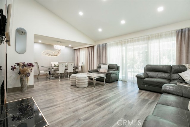 15409 Wyandotte Street, Van Nuys CA: https://media.crmls.org/medias/67a262dd-a7b0-4459-b9d3-e00162d45626.jpg