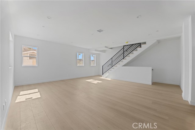 Detail Gallery Image 7 of 12 For 4511 Rosewood Ave #1/2,  Los Angeles,  CA 90004 - 4 Beds | 4/1 Baths