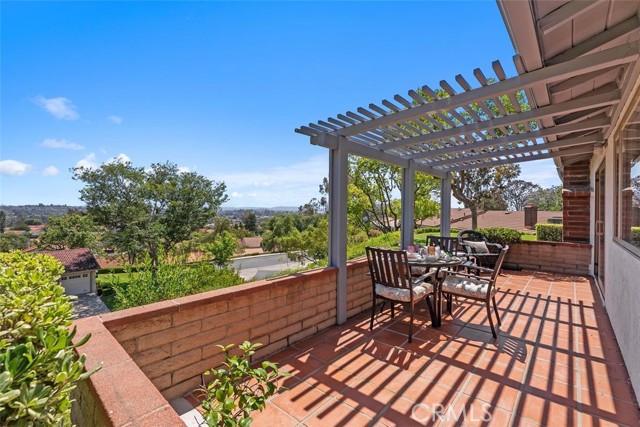 27992 Via Chocano, Mission Viejo CA: https://media.crmls.org/medias/67a2cbe1-03f4-4f5e-bb6a-6bda8105ceba.jpg