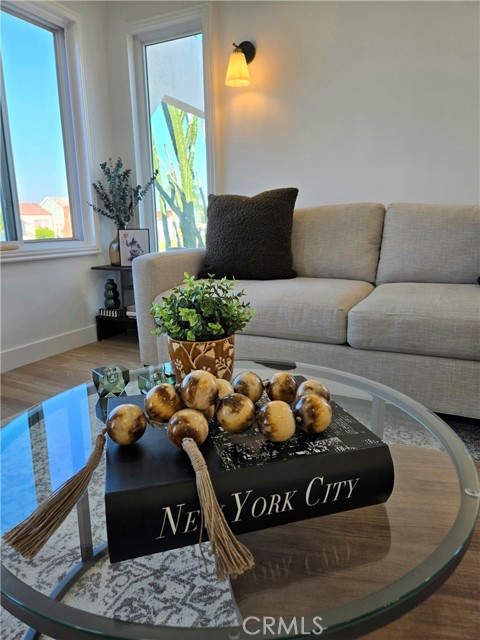 Detail Gallery Image 12 of 41 For 2022 W 75th St, Los Angeles,  CA 90047 - 2 Beds | 1 Baths